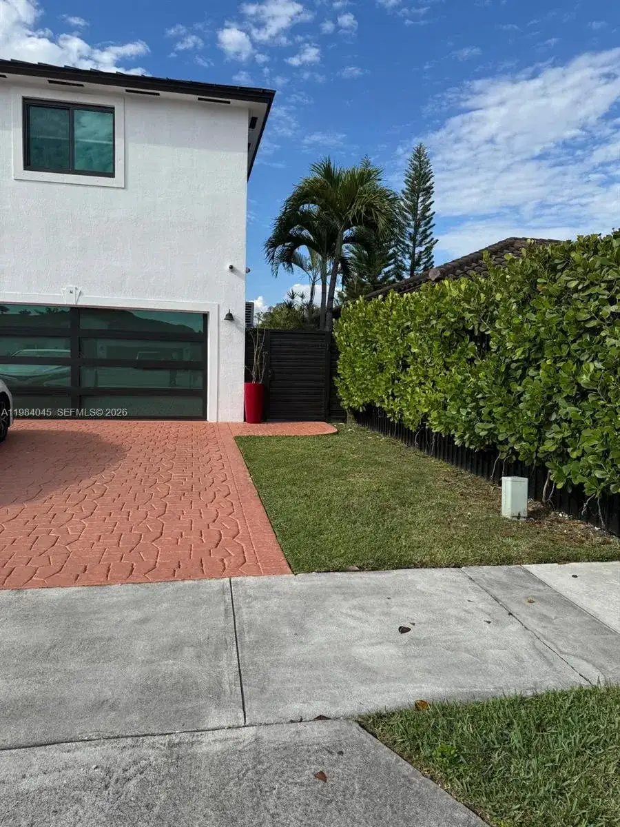 2 bedroom 1 bath Residential Lease for rent at 16057 SW 53rd Ter # 0, Miami FL 33185