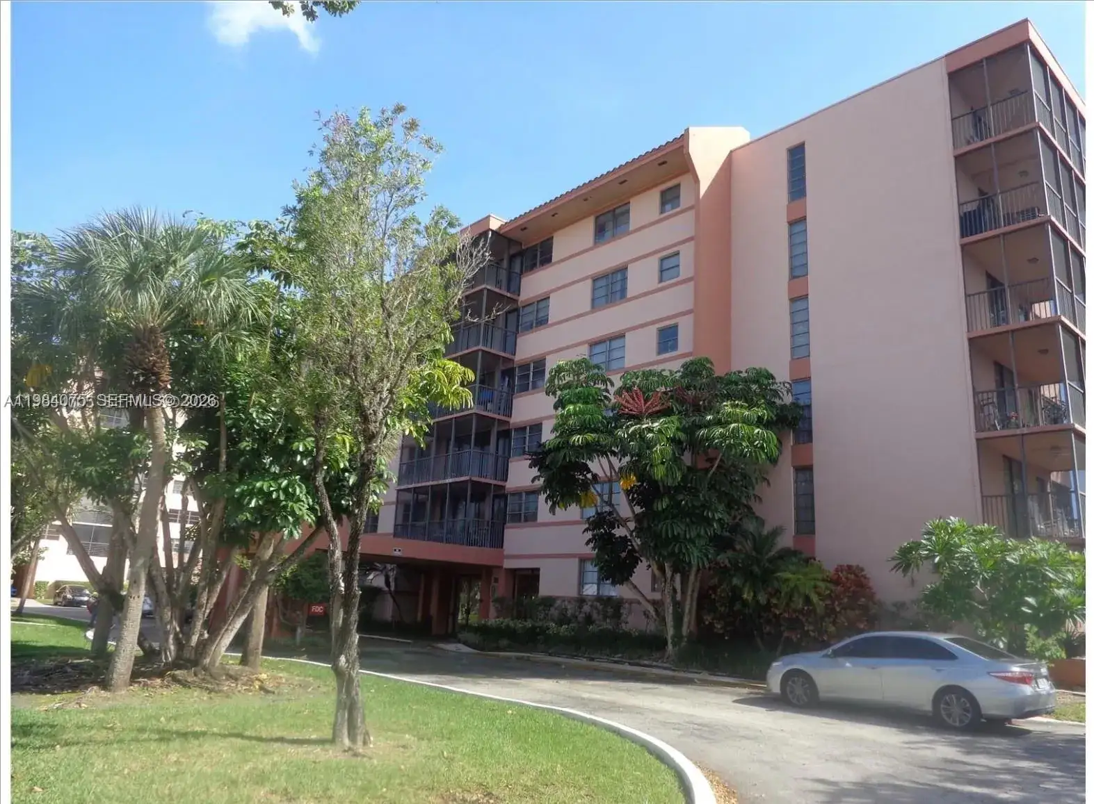 1 bedroom 1 bath Residential for sale at 20850 San Simeon Way # 5, Miami FL 33179
