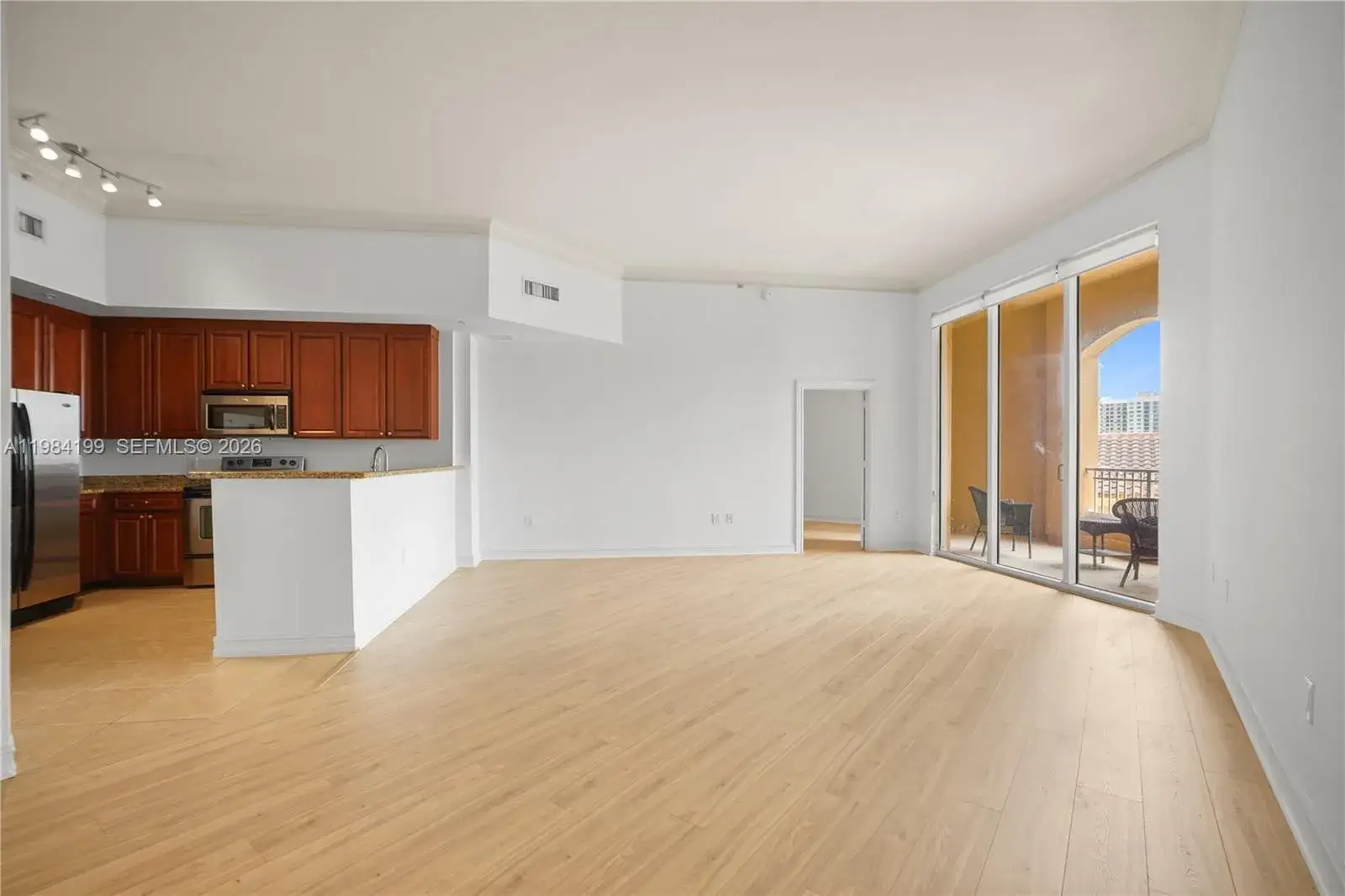 2 bedroom 2 bath Residential for sale at 3001 NE 185th St # 716, Aventura FL 33180