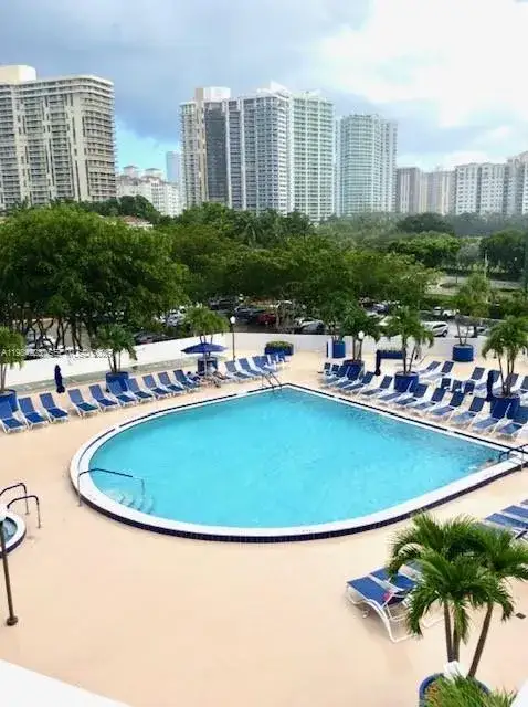 2 bedroom 2 bath Residential for sale at 3701 N Country Club Dr # 504, Aventura FL 33180