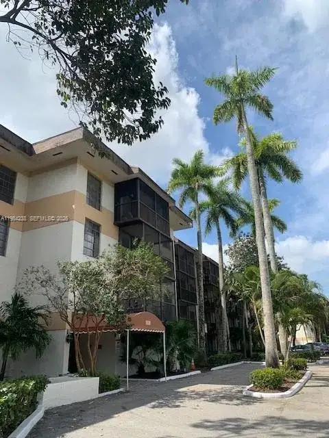 2 bedroom 2 bath Residential for sale at 5550 NW 44th St # 404B, Lauderhill FL 33319