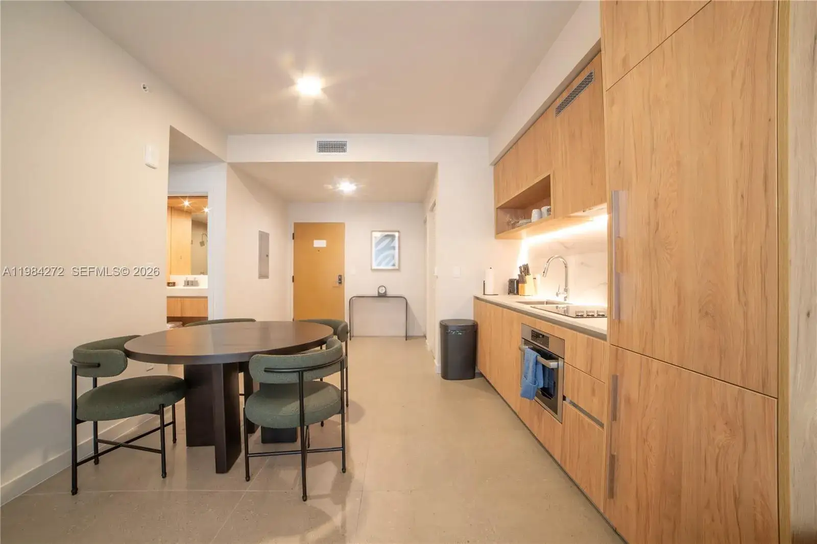 1 bedroom 1 bath Residential Lease for rent at 11 NE 6TH # 1403, Miami FL 33132