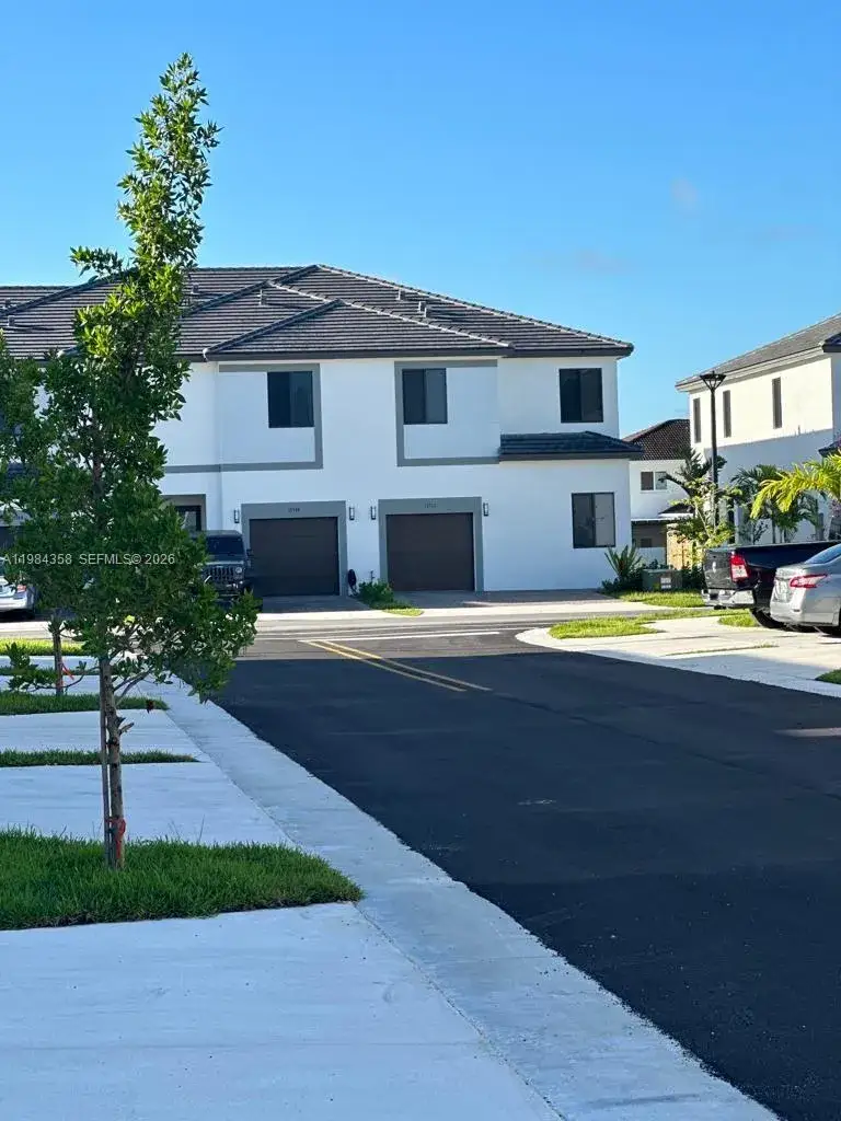 3 bedroom 2 bath Residential Lease for rent at 13637 SW 157th Pl, Miami FL 33196