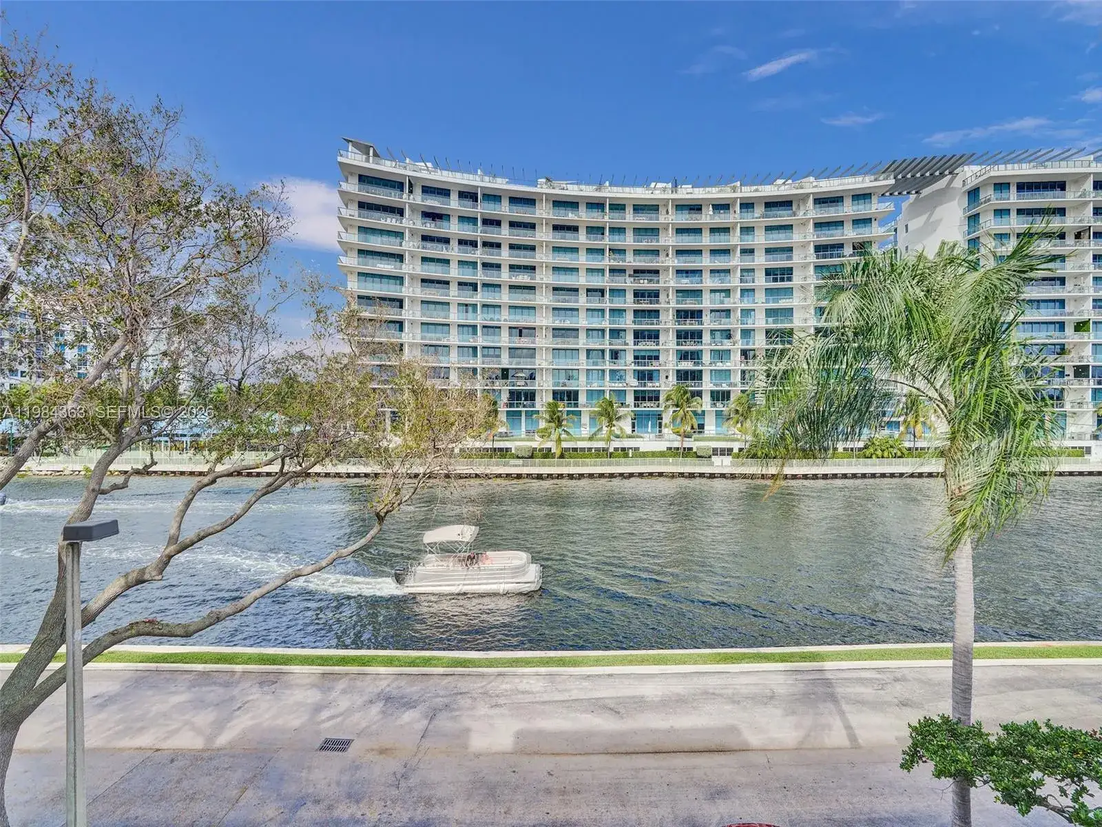 2 bedroom 2 bath Residential for sale at 3245 NE 184th St # 13305, Aventura FL 33160