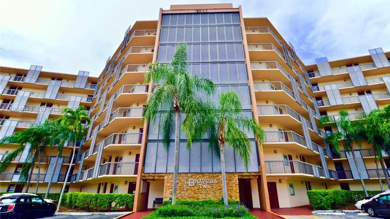 1 bedroom 1 bath Residential Lease for rent at 3301 N Country Club Dr # 804, Aventura FL 33180