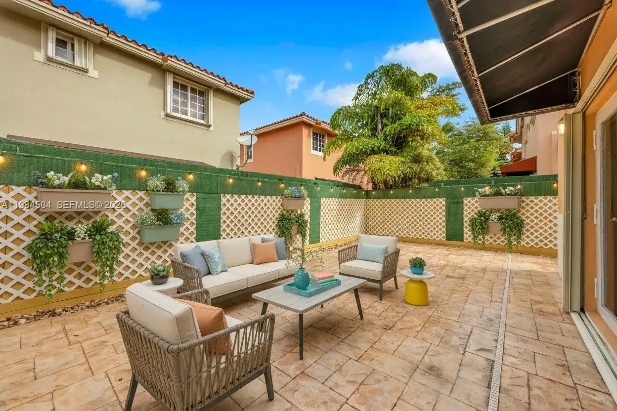 2 bedroom 3 bath Residential for sale at 7773 SW 94th Ln, Miami FL 33156