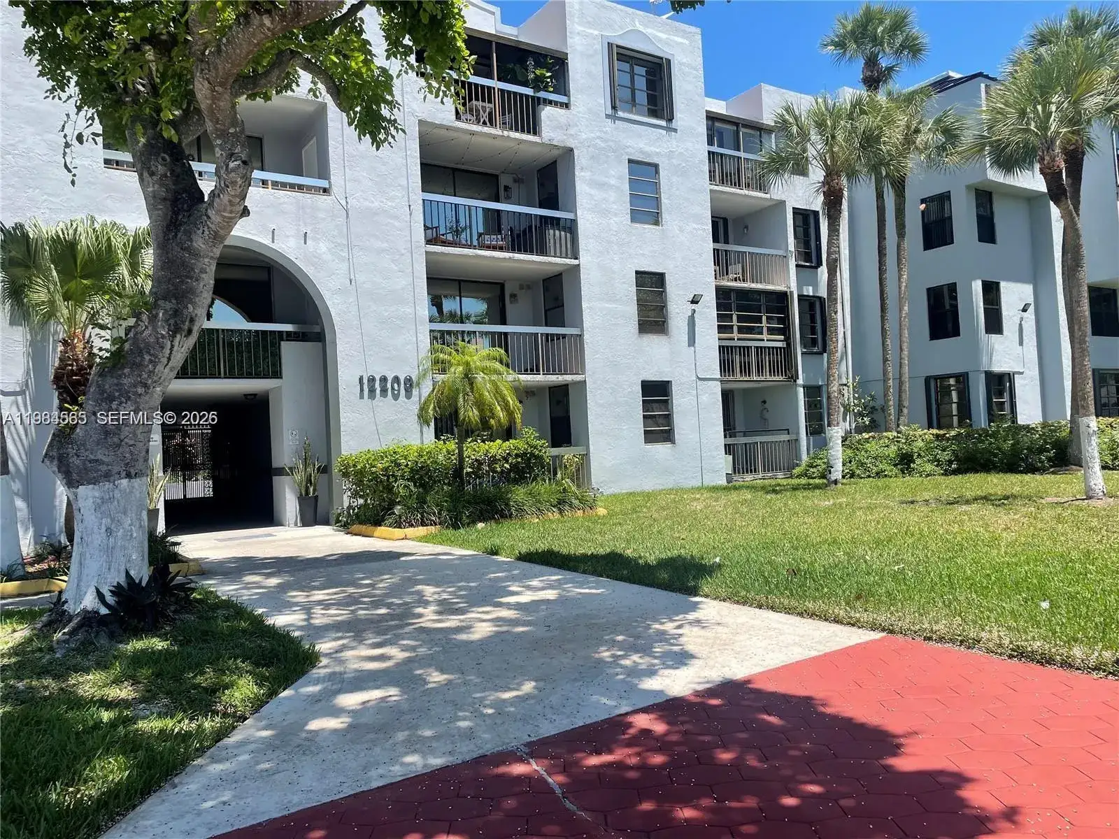 2 bedroom 2 bath Residential for sale at 12209 SW 14th Ln # 1305, Miami FL 33184