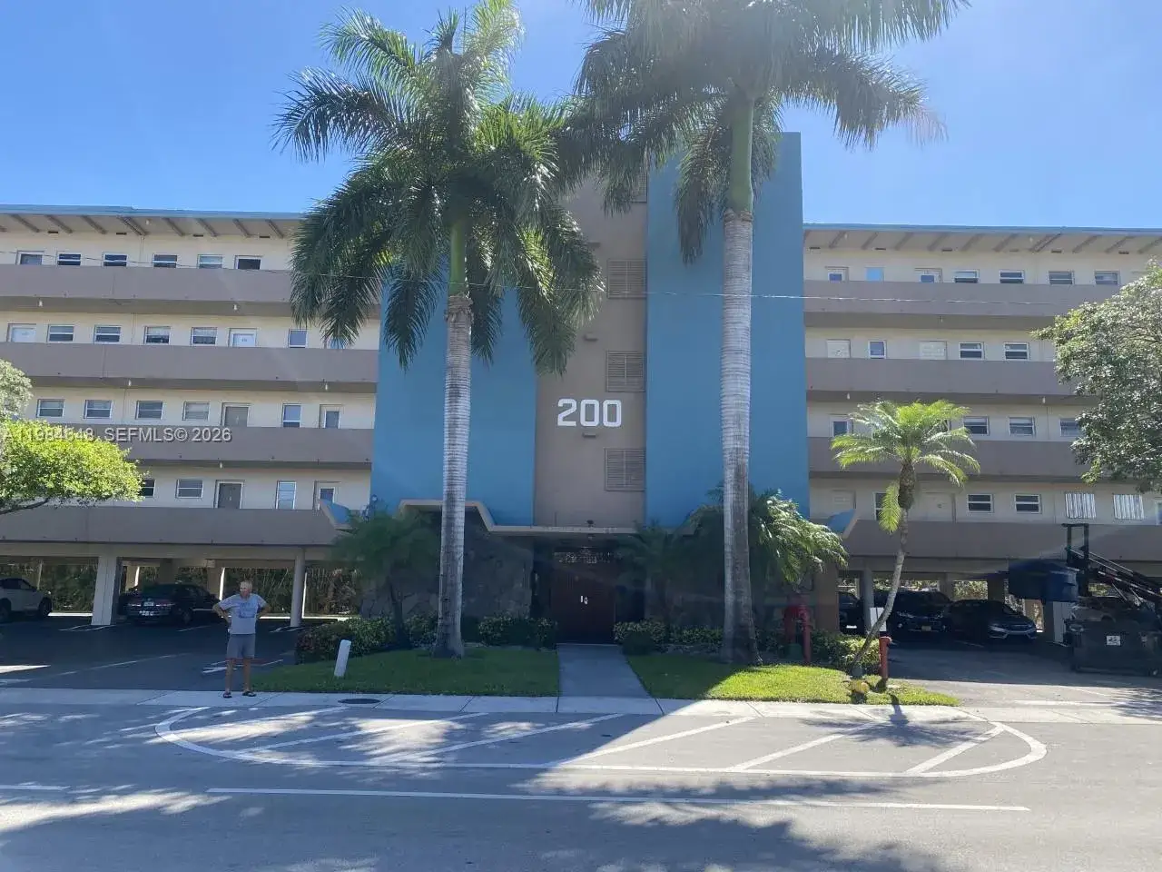 1 bedroom 1 bath Residential Lease for rent at 200 NE 14th Ave # 419, Hallandale Beach FL 33009