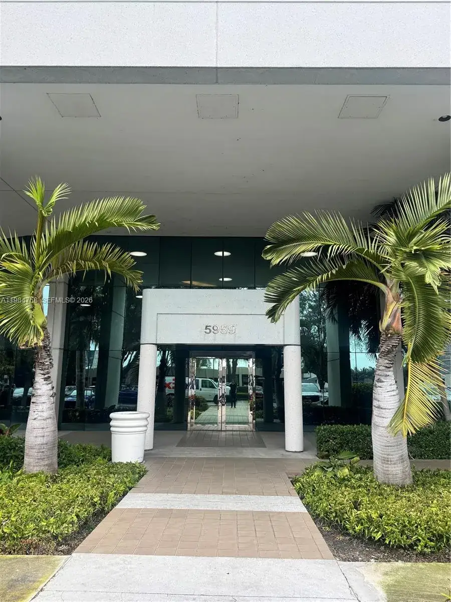 Commercial Sale for sale at 5959 Waterford District Dr # 101, Miami FL 33126