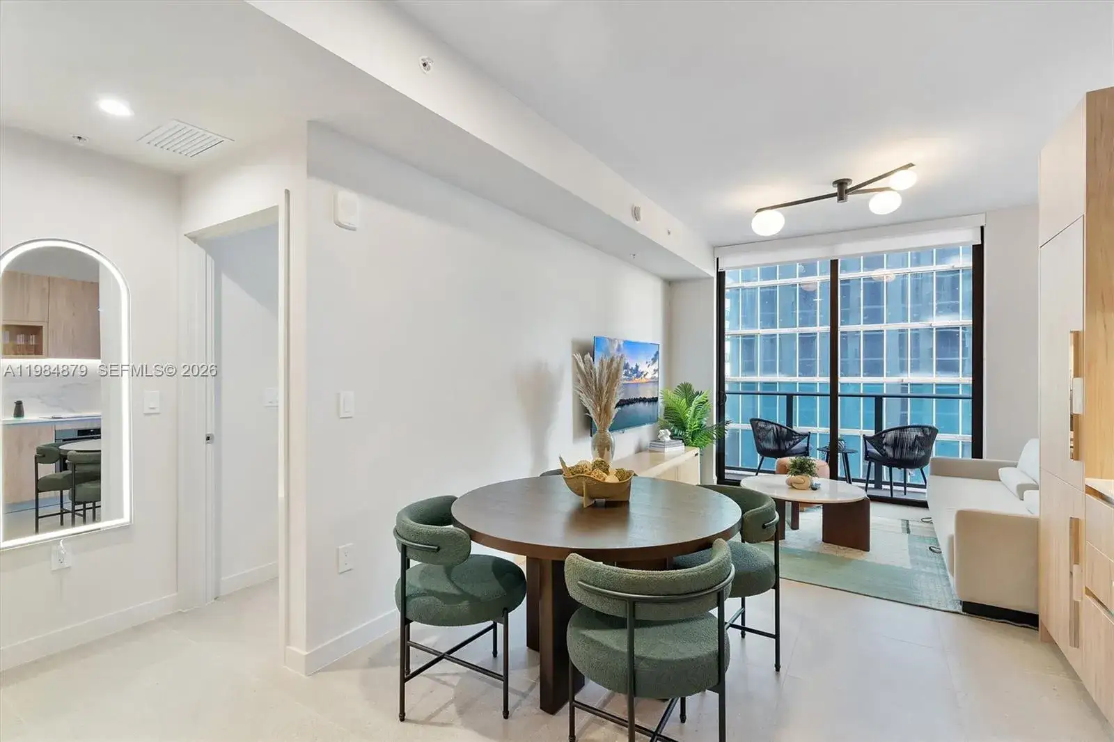 1 bedroom 1 bath Residential Lease for rent at 11 NE 6th St # 1805, Miami FL 33132