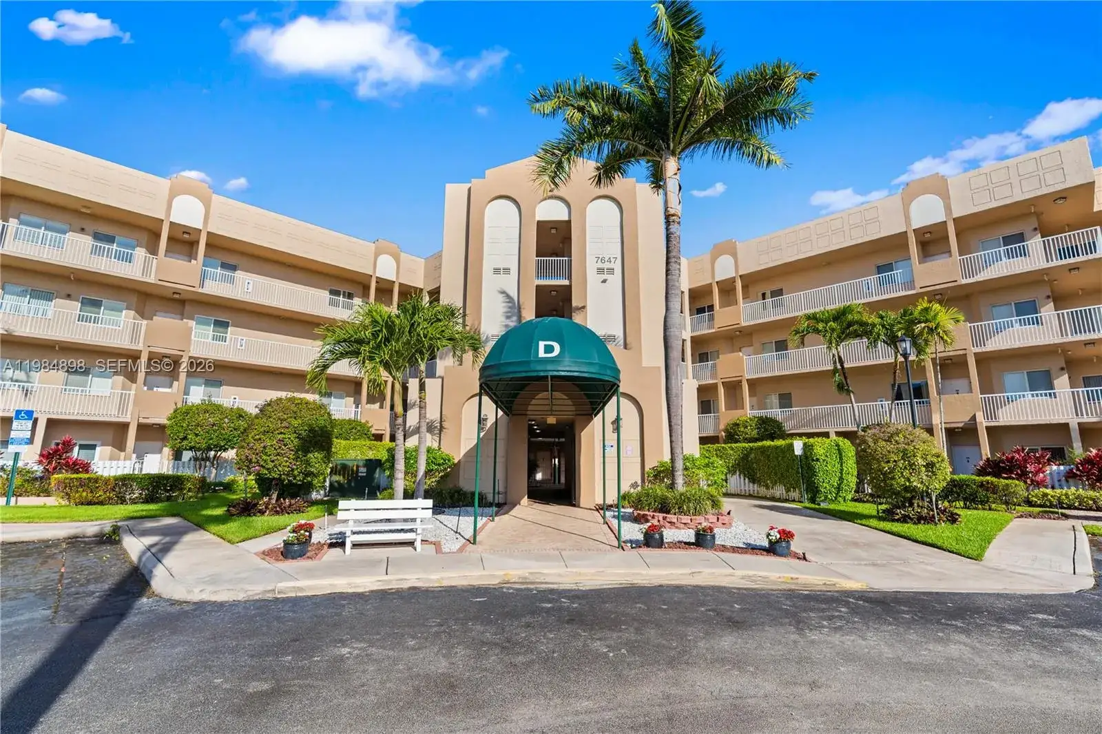 2 bedroom 2 bath Residential for sale at 7647 Southampton Ter # 314, Tamarac FL 33321