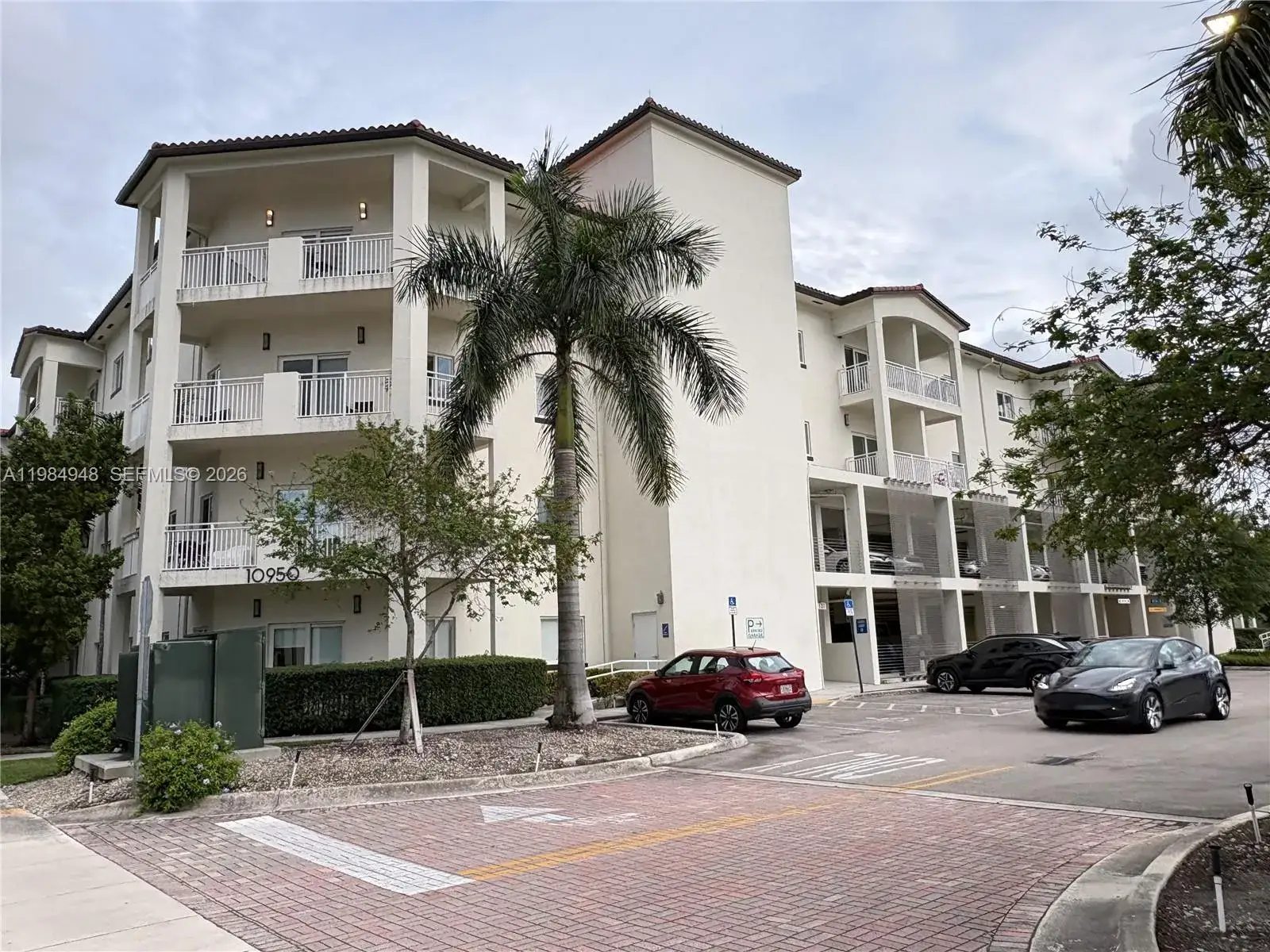 2 bedroom 2 bath Residential for sale at 10950 NW 82nd St # 319, Doral FL 33178