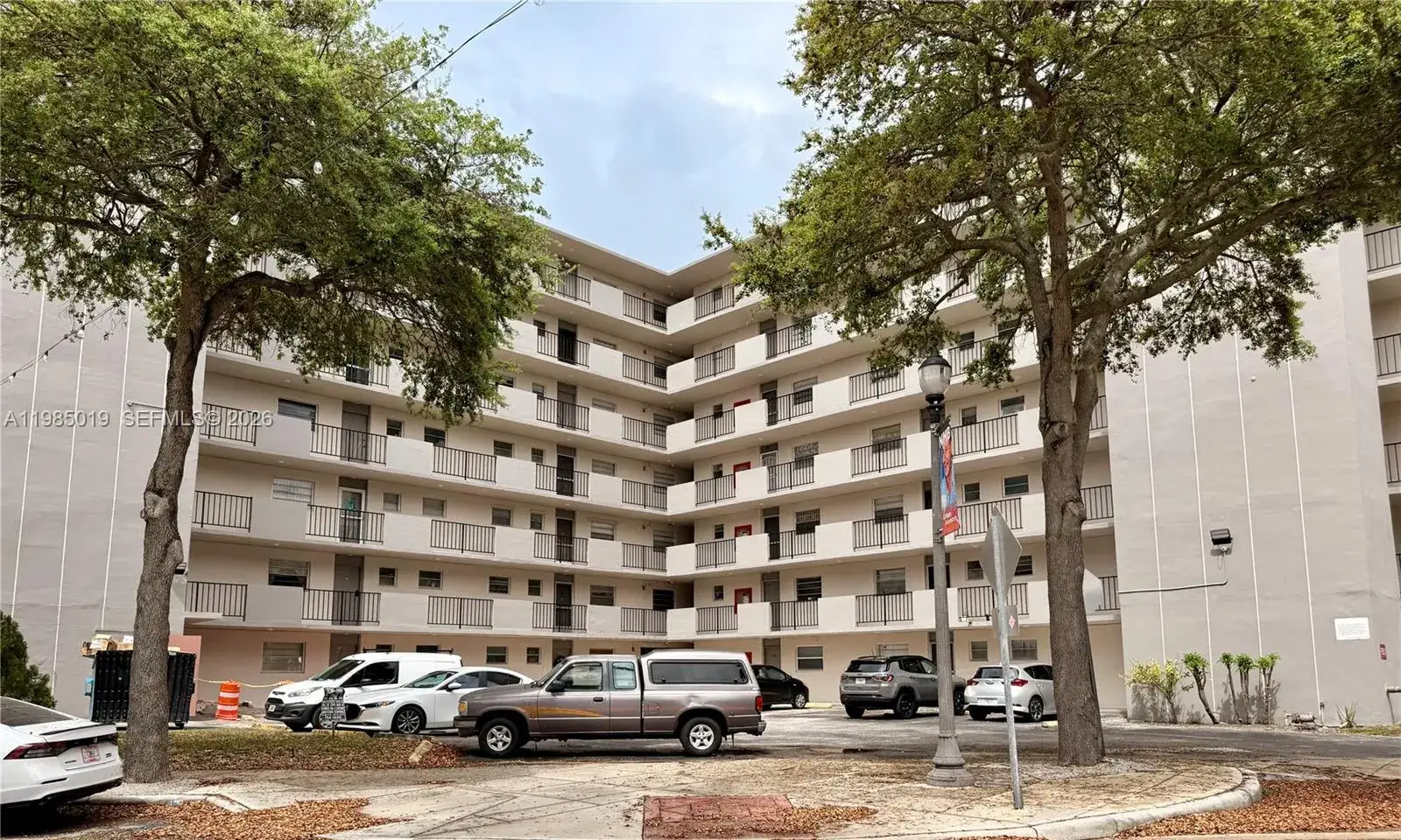 1 bedroom 1 bath Residential for sale at 16410 Miami Dr # 406, North Miami Beach FL 33162