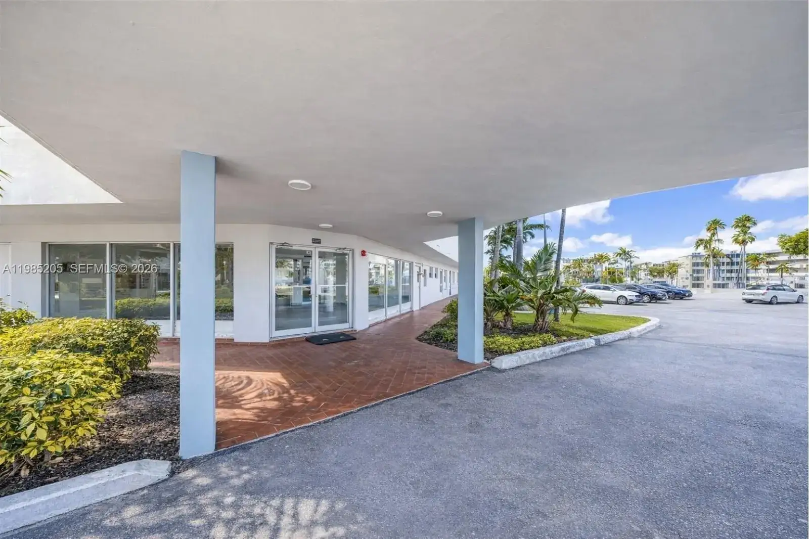 2 bedroom 1 bath Residential for sale at 1750 NE 191st St # 1, Miami FL 33179