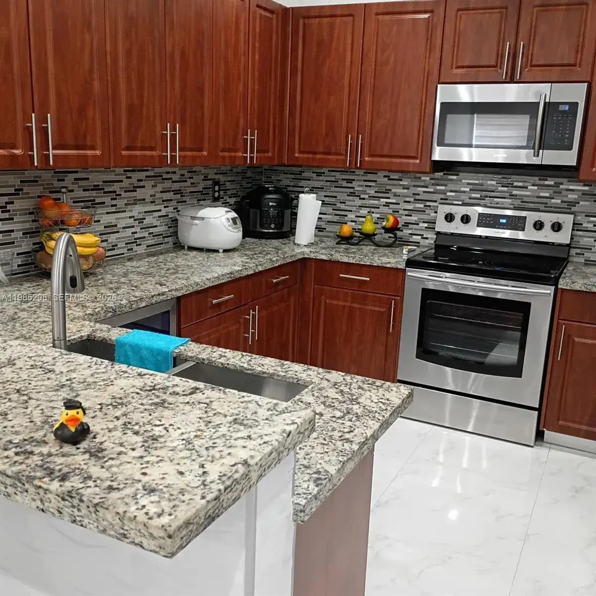 3 bedroom 2 bath Residential for sale at 10132 NW 7th St # 204, Miami FL 33172