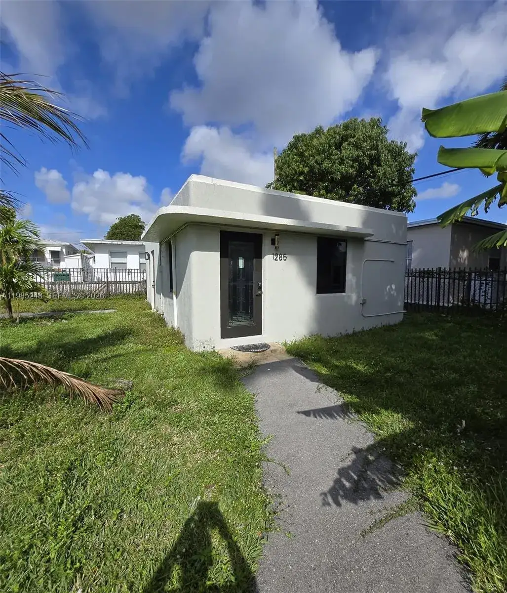 1 bedroom 1 bath Residential Lease for rent at 1281 NE 110th St # 1285, Miami FL 33161