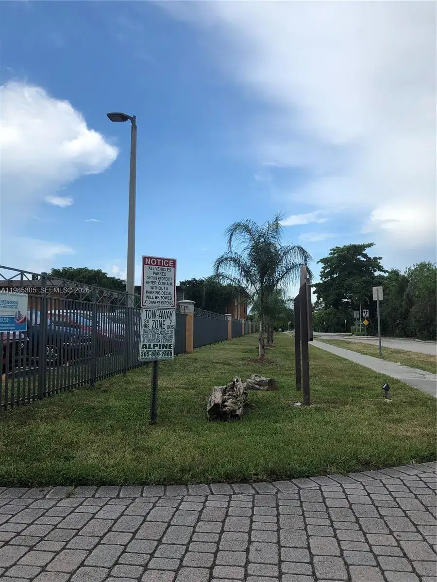 1 bedroom 1 bath Residential Lease for rent at 9467 SW 76th St # Q3, Miami FL 33173