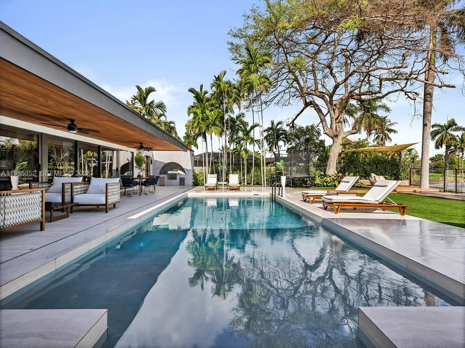 4 bedroom 3 bath Residential for sale at 7945 SW 141st Ter, Palmetto Bay FL 33158