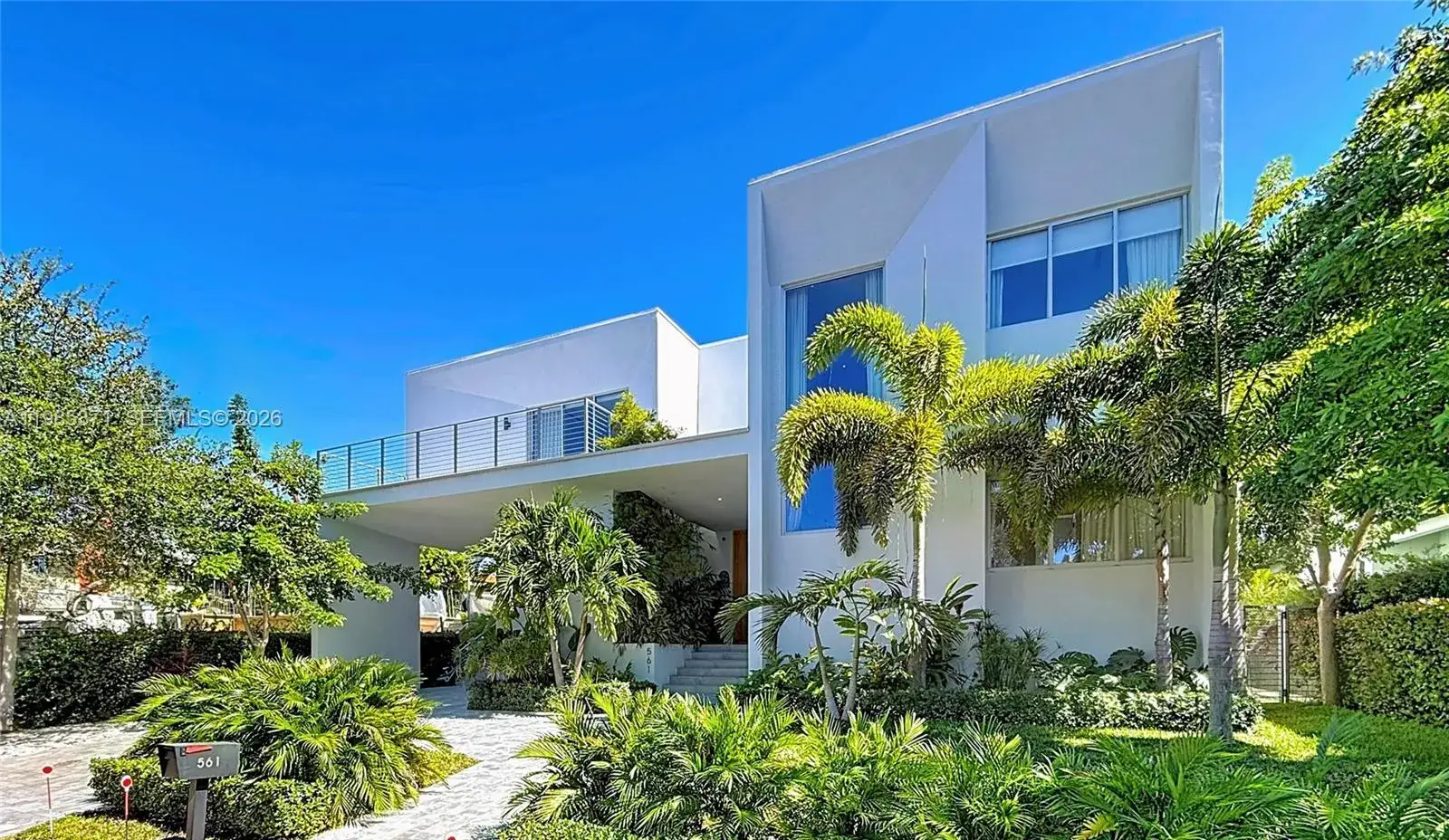 5 bedroom 5 bath Residential for sale at 561 Warren Ln, Key Biscayne FL 33149