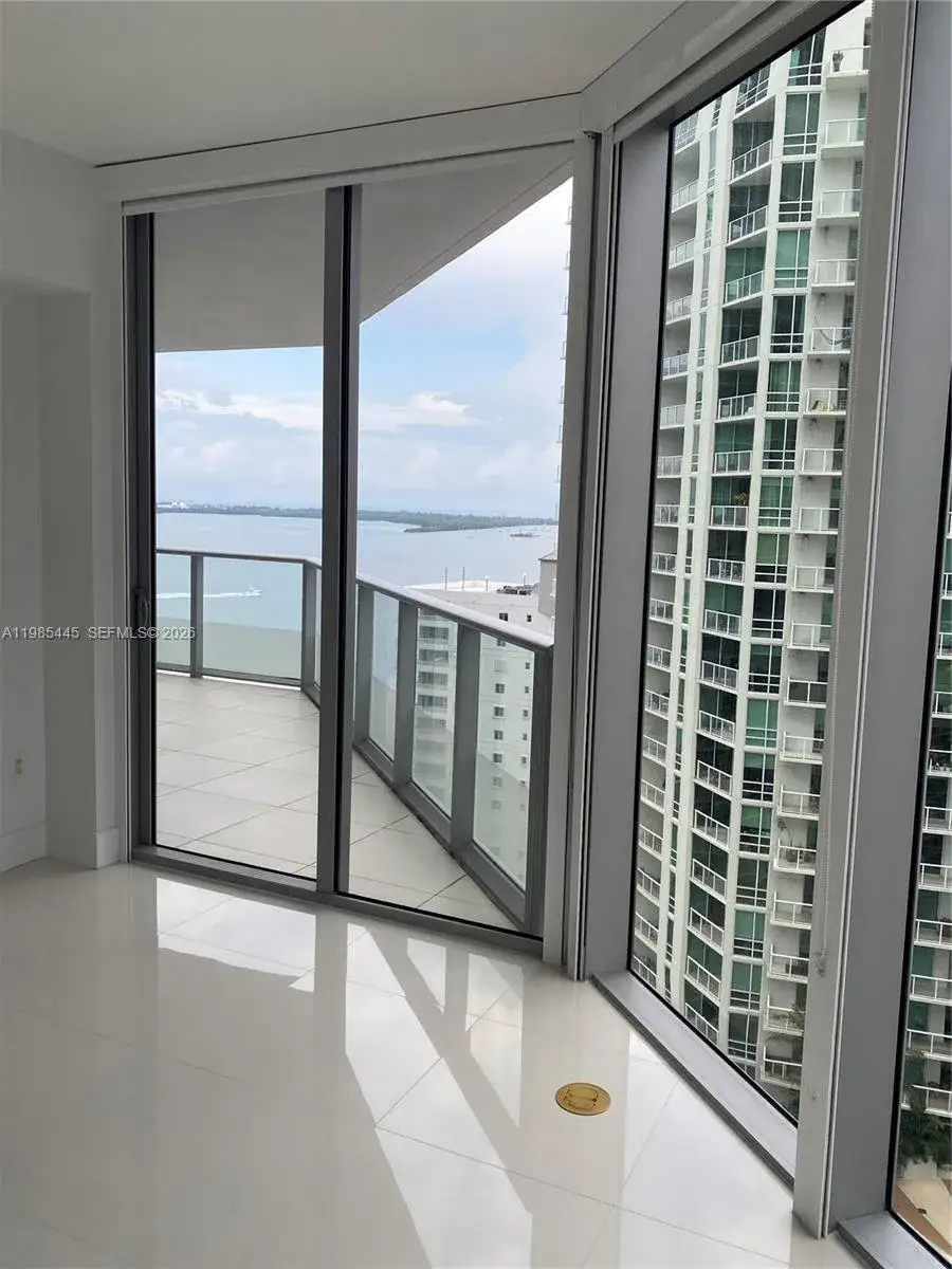 2 bedroom 2 bath Residential for sale at 1300 Brickell Bay Dr # 1903, Miami FL 33131