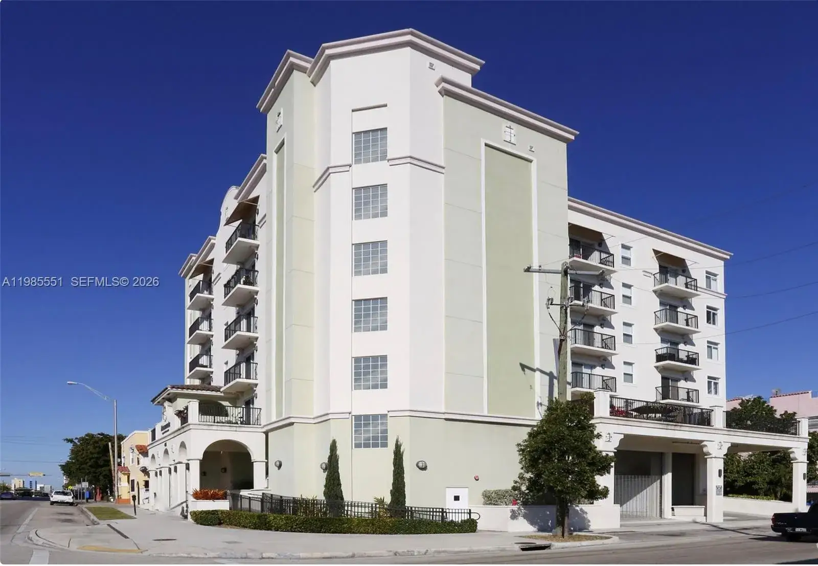 1 bedroom 1 bath Residential Lease for rent at 435 SW 12th Ave # 605, Miami FL 33130