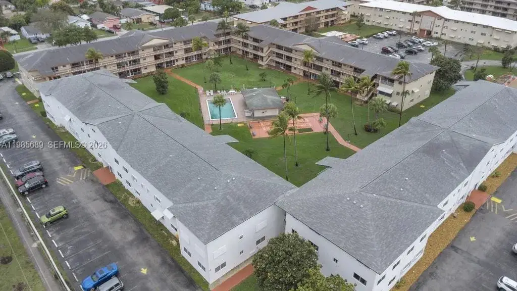 1 bedroom 1 bath Residential for sale at 5300 Washington St # J218, Hollywood FL 33021