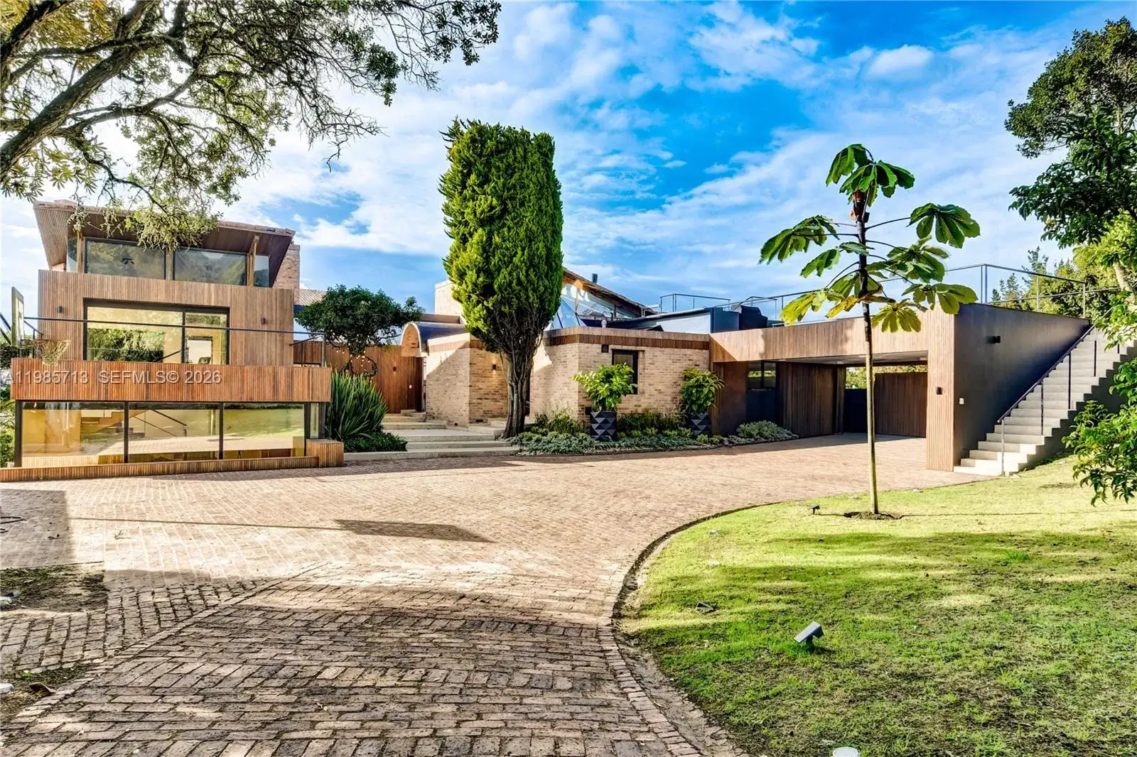 4 bedroom 7 bath Residential for sale at 2 Vía Chía Condominio Sindamanoy, FL