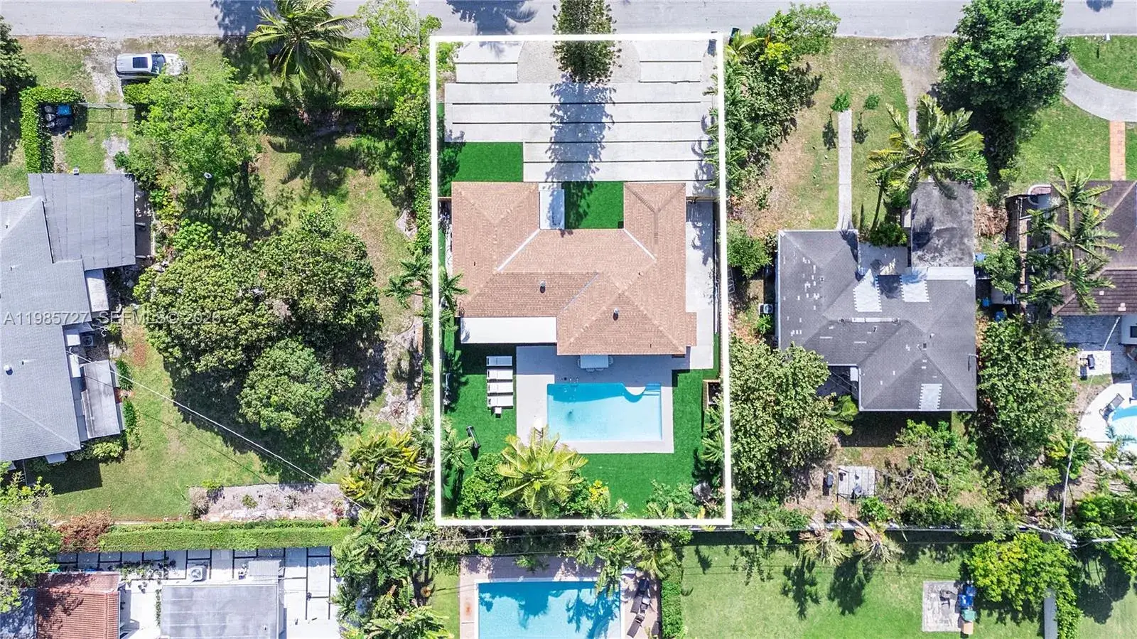 3 bedroom 2 bath Residential Lease for rent at 10801 Peachtree Dr, Miami FL 33161