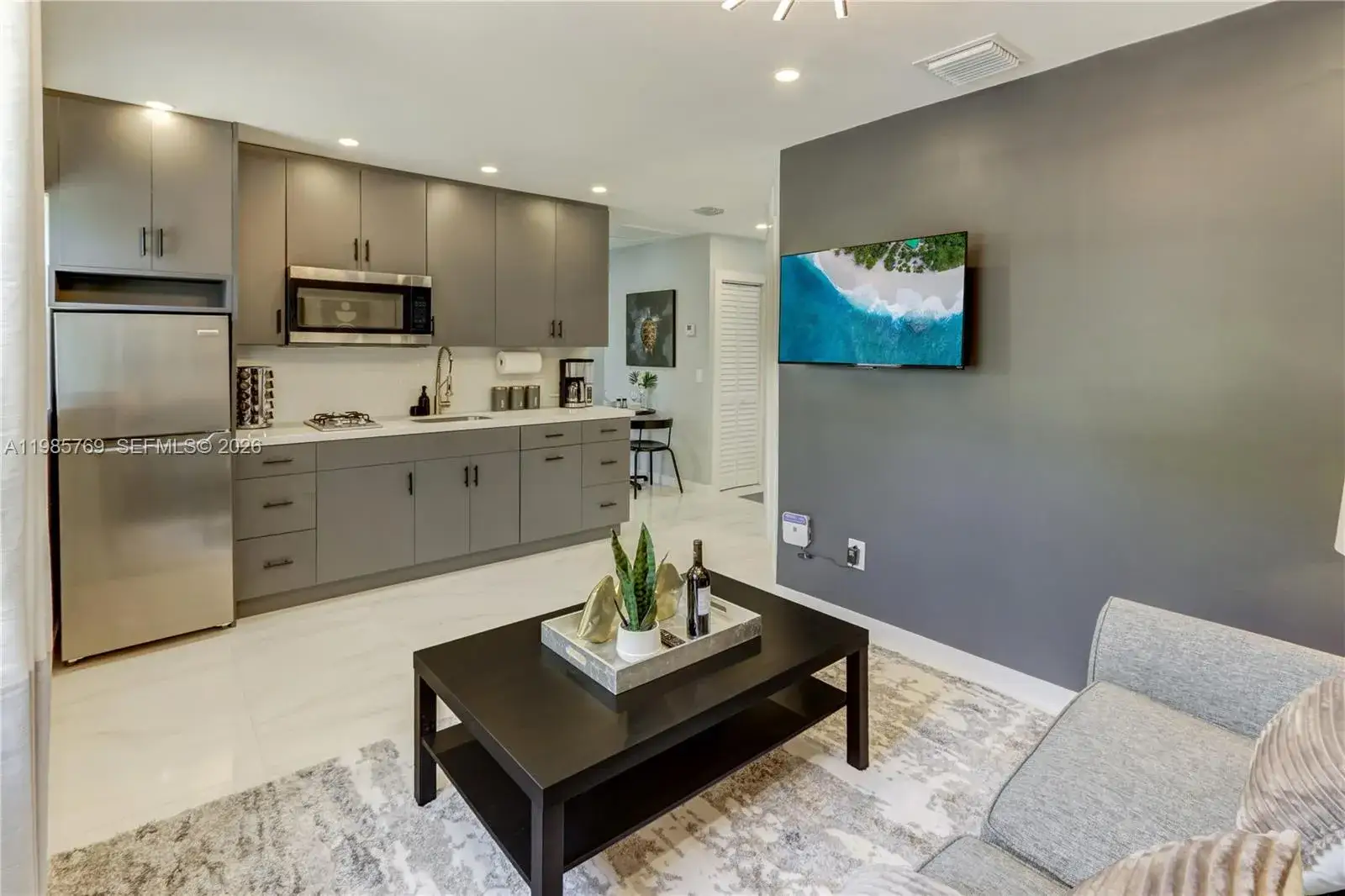 1 bedroom 1 bath Residential Lease for rent at 2302 Taylor St # 2, Hollywood FL 33020