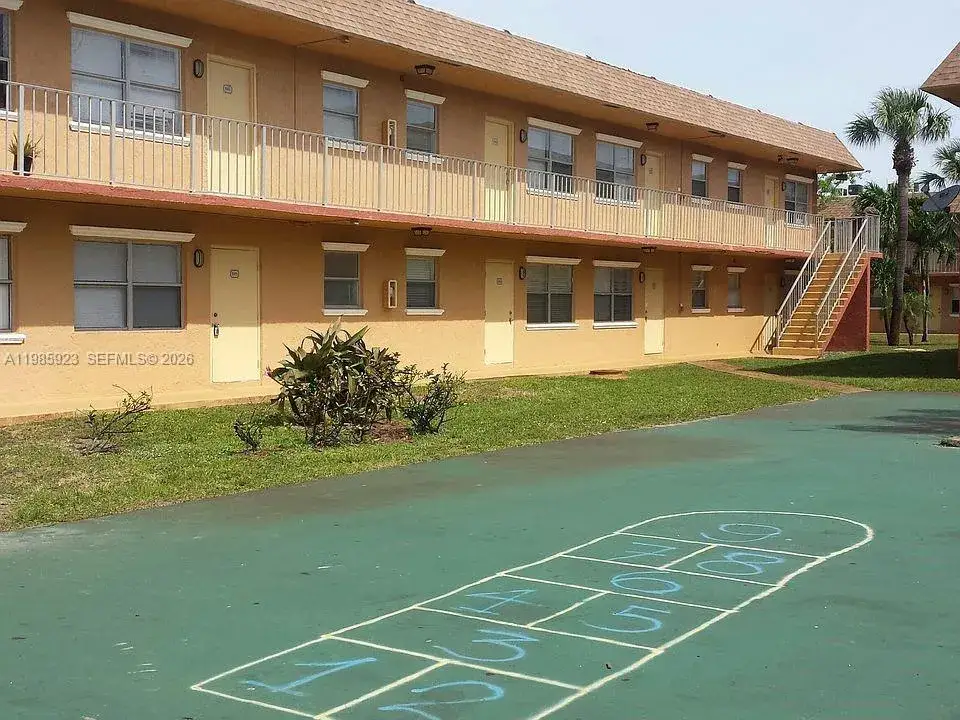 2 bedroom 1 bath Residential for sale at 101 NE 41st St # E73, Oakland Park FL 33334