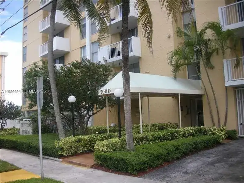 1 bedroom 1 bath Residential for sale at 2000 NE 135th St # 1002, North Miami FL 33181