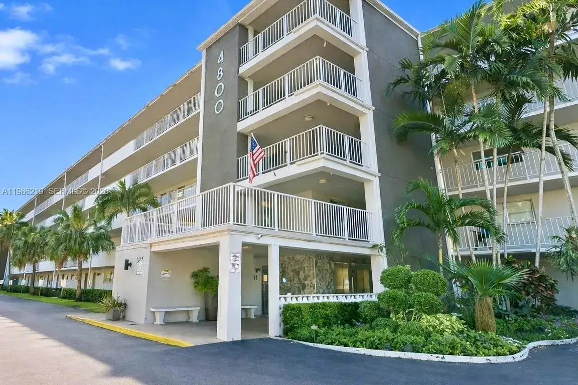 2 bedroom 2 bath Residential for sale at 4800 Hillcrest Ln # 408, Hollywood FL 33021