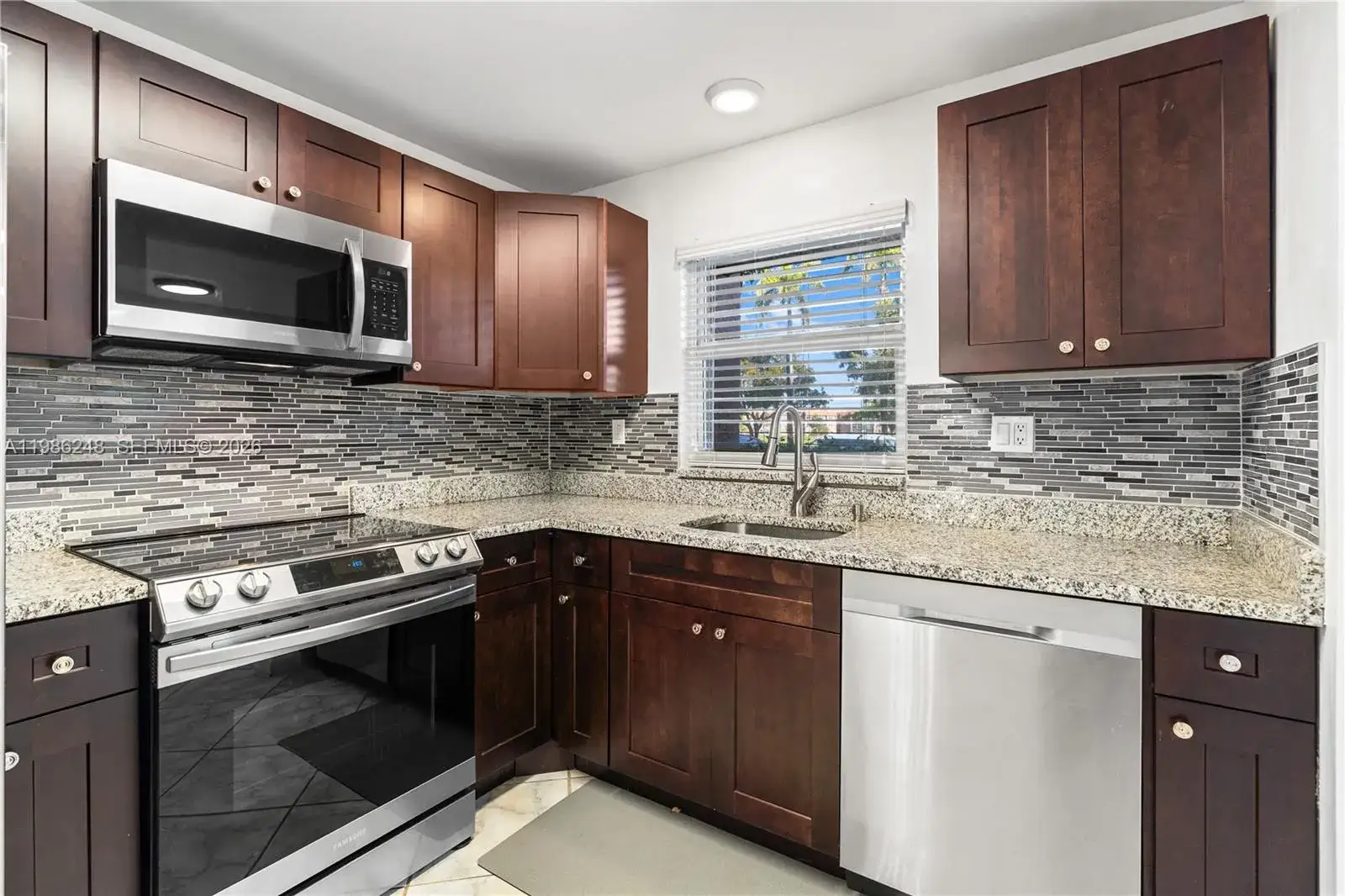 1 bedroom 1 bath Residential for sale at 9540 Sunrise Lakes Blvd # 103, Sunrise FL 33322