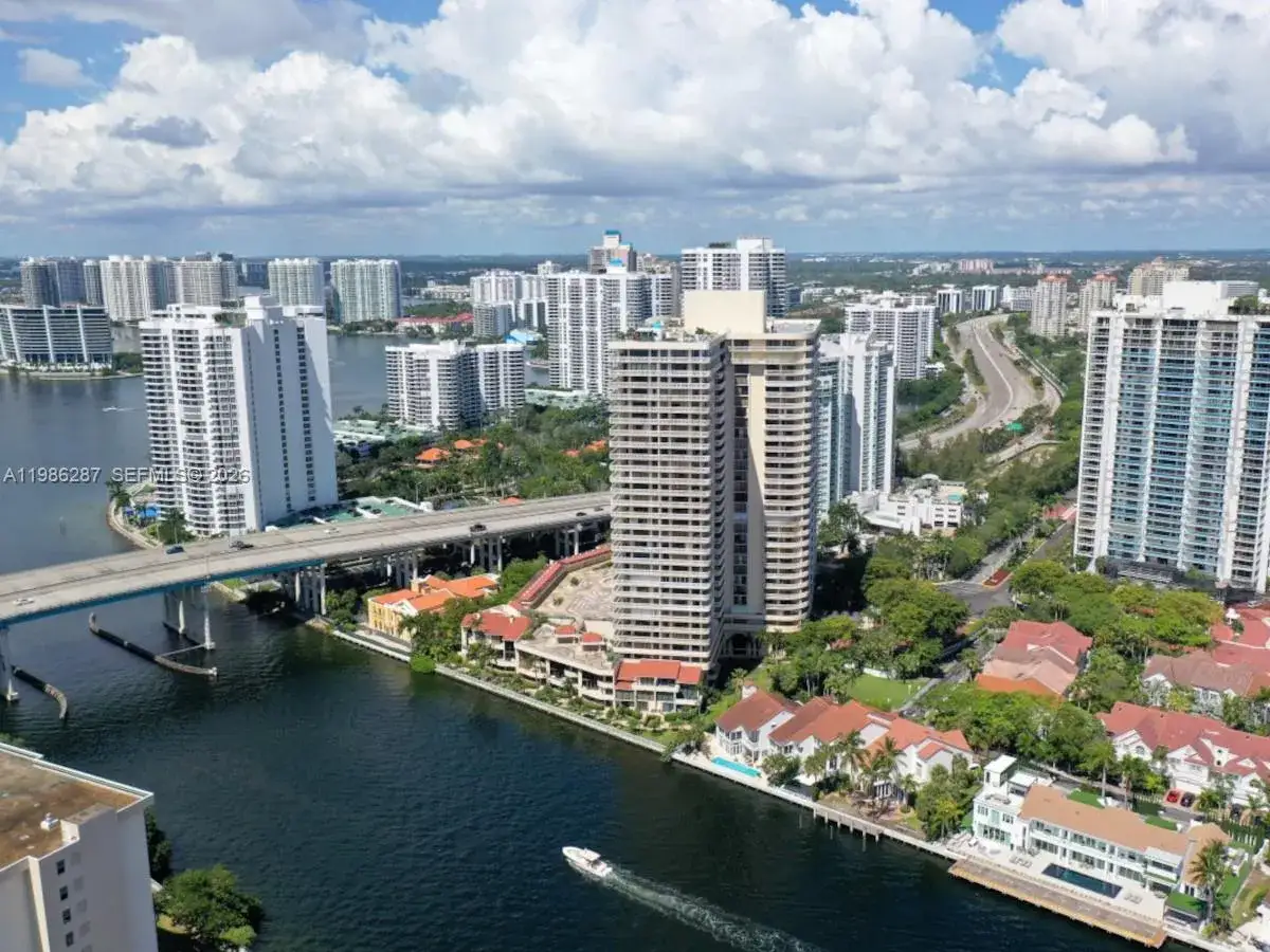 2 bedroom 2 bath Residential Lease for rent at 19355 Turnberry Way # 2E, Aventura FL 33180