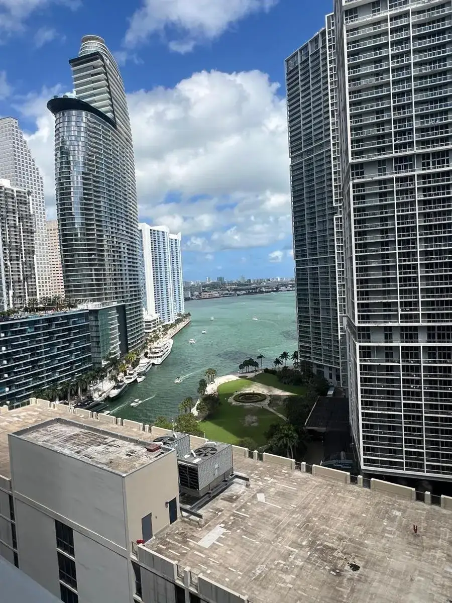 1 bedroom 1 bath Residential Lease for rent at 77 SE 5 St # 2015, Miami FL 33131