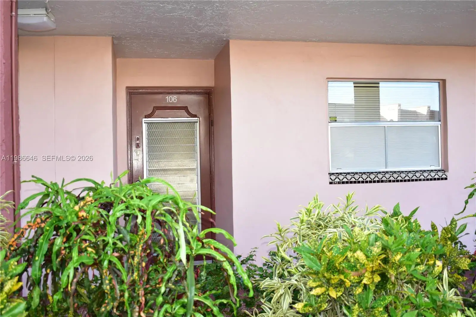 9561 Sunrise Lakes Blvd # 106, Sunrise FL 33322