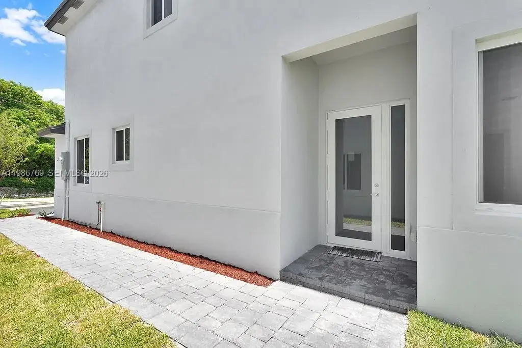 5 bedroom 3 bath Residential Lease for rent at 22431 SW 125 ave # 19A, Miami FL 33170