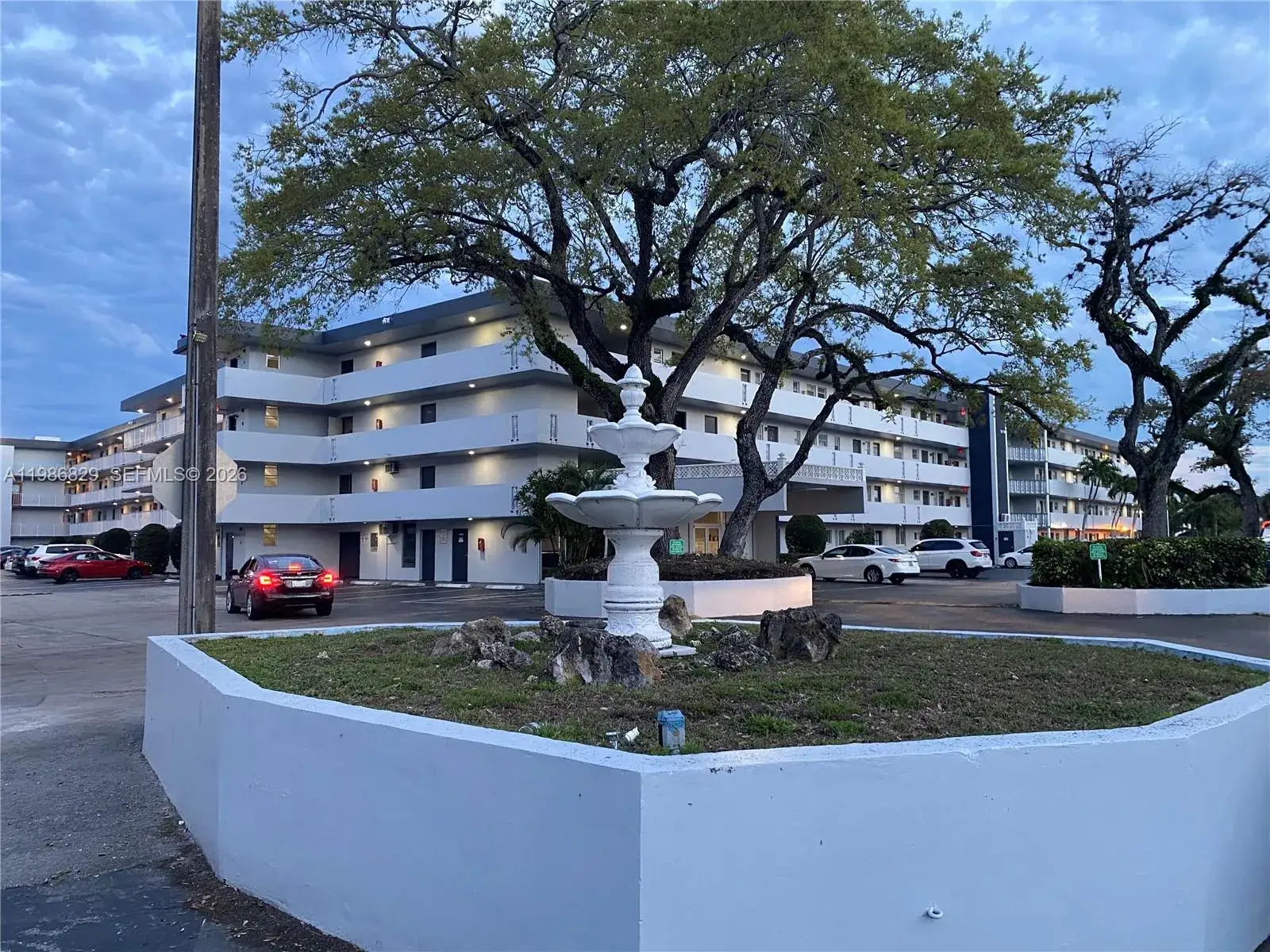 1 bedroom 1 bath Residential for sale at 443 NE 195th St # 436, Miami FL 33179