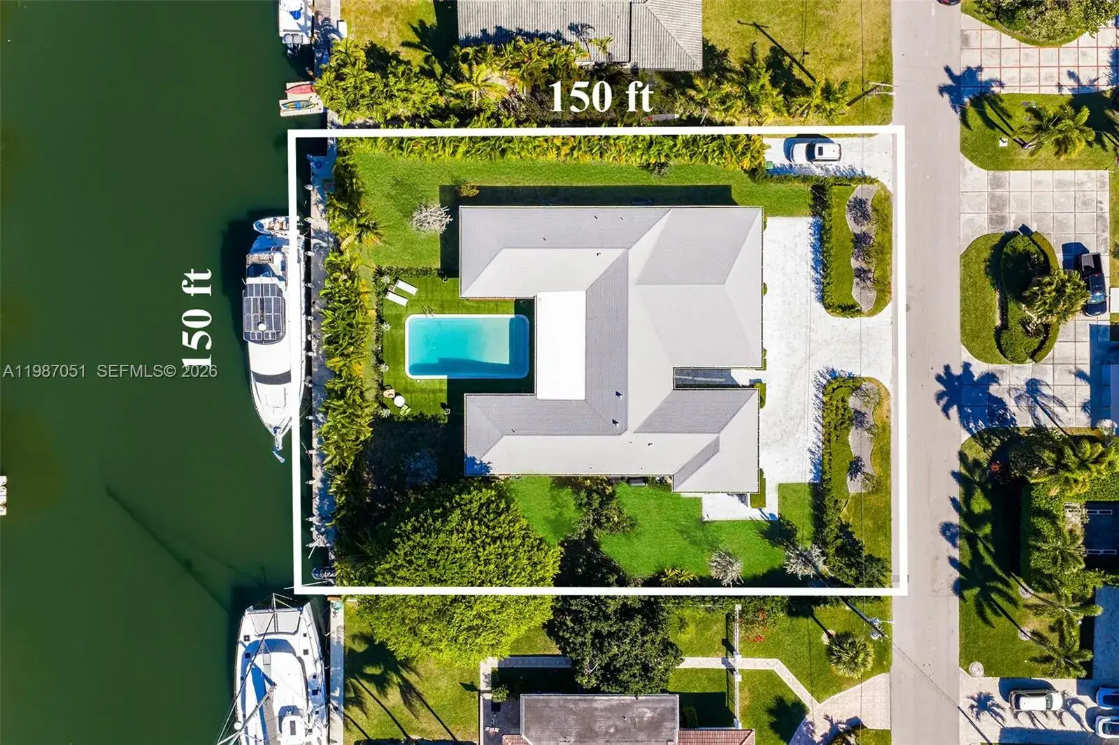 3 bedroom 4 bath Residential Lease for rent at 424 Alamanda Dr, Hallandale Beach FL 33009