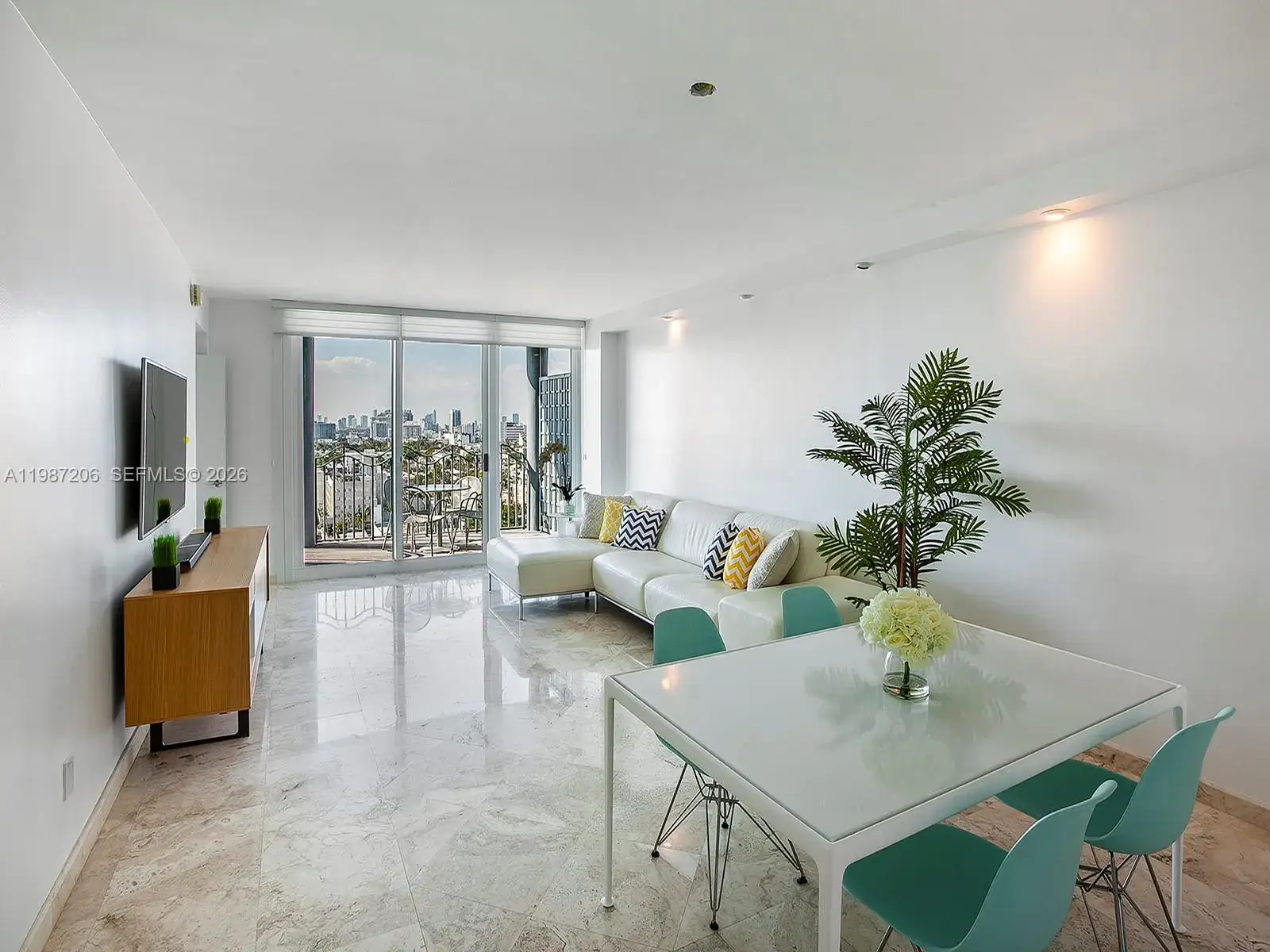 1 bedroom 2 bath Residential Lease for rent at 1500 Ocean Dr # 10, Miami Beach FL 33139