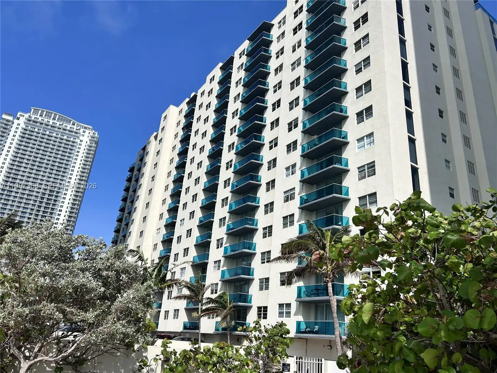 1 bedroom 1 bath Residential for sale at 4001 S Ocean Dr # 4G, Hollywood FL 33019