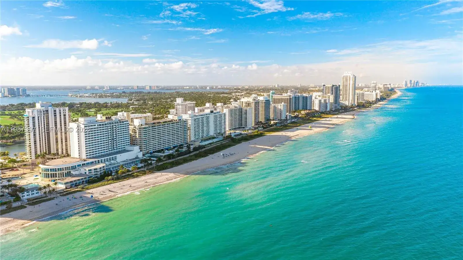 1 bedroom 1 bath Residential for sale at 5555 Collins Ave # 11A, Miami Beach FL 33140
