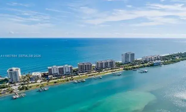 2 bedroom 2 bath Residential for sale at 19670 Beach Rd # B323, Tequesta FL 33469