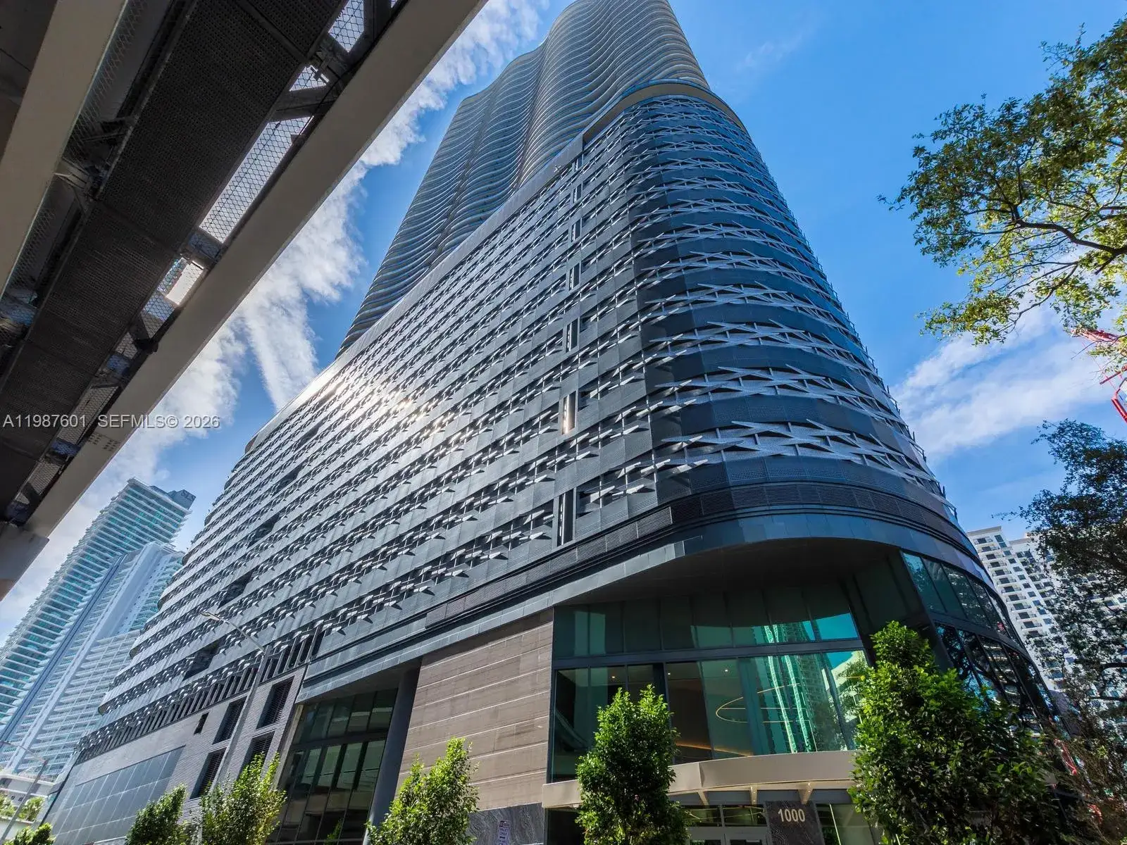 1 bedroom 1 bath Residential for sale at 1000 Brickell Plz # 4104, Miami FL 33131