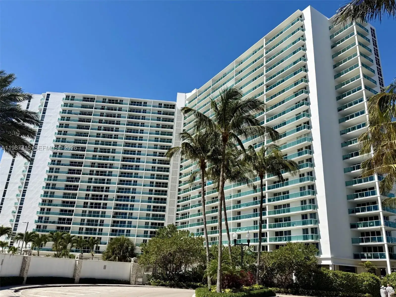 2 bedroom 2 bath Residential Lease for rent at 100 Bayview Dr # 528, Sunny Isles Beach FL 33160