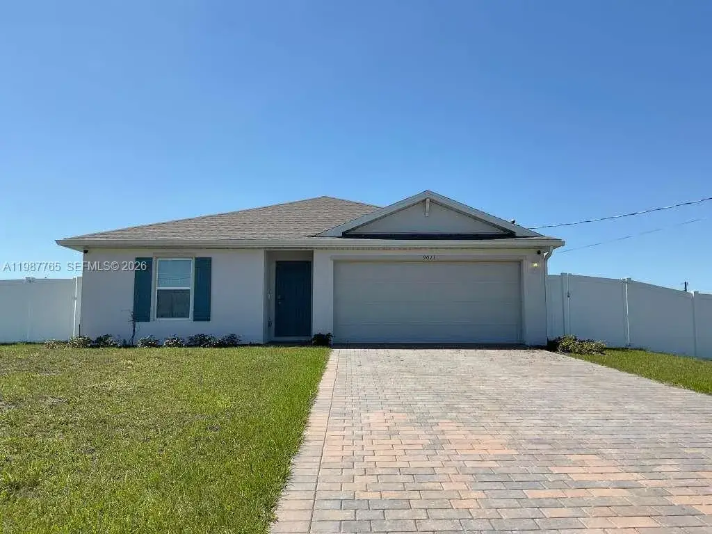 4 bedroom 2 bath Residential for sale at 9013 Meadow Cir, La Belle FL 33935