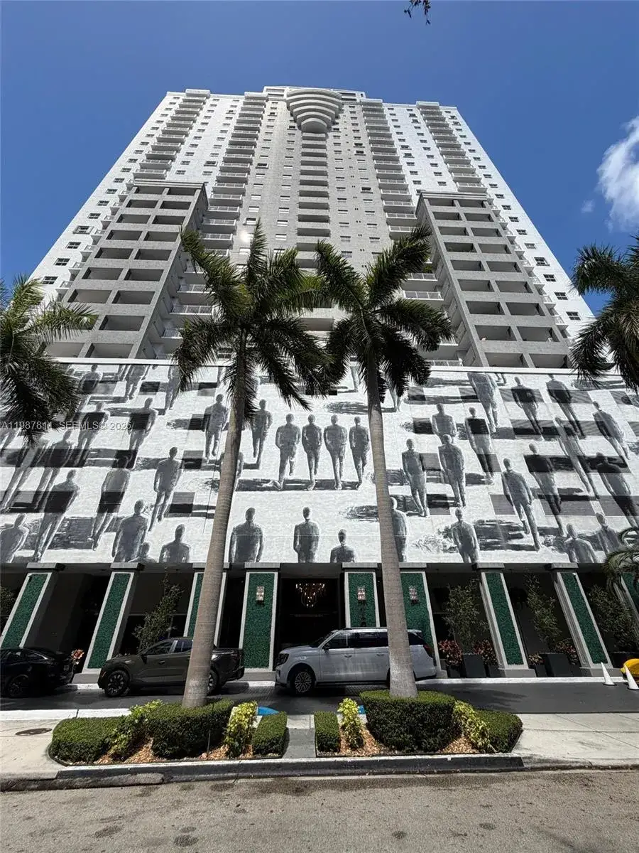 1 bedroom 1 bath Residential for sale at 185 SE 14th Ter # 2701, Miami FL 33131