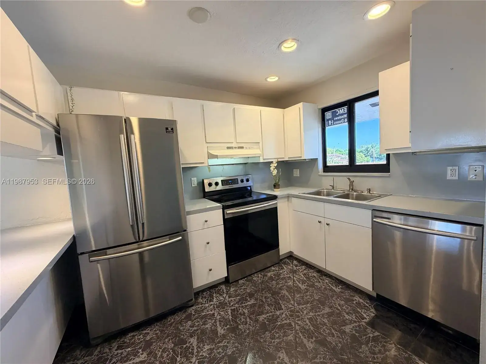 2 bedroom 1 bath Residential Lease for rent at 3525 SW 92nd Ave # 3527, Miami FL 33165
