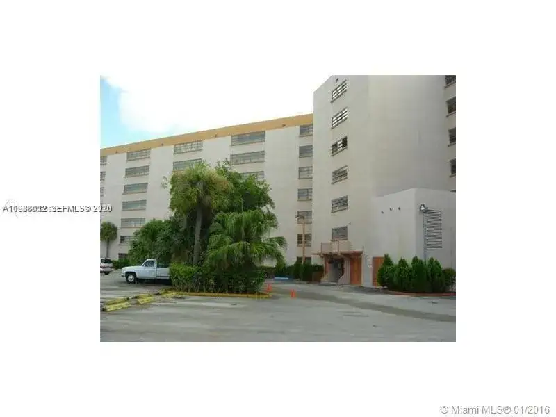 1 bedroom 1 bath Residential for sale at 9688 Fontainebleau Blvd # 205, Miami FL 33172