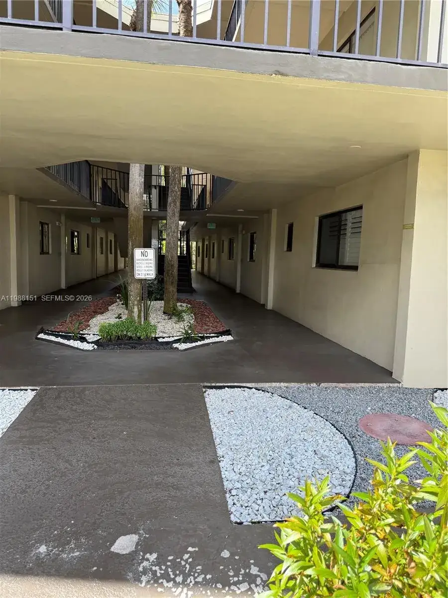 2 bedroom 2 bath Residential for sale at 5130 Las Verdes Cir # 123, Delray Beach FL 33484